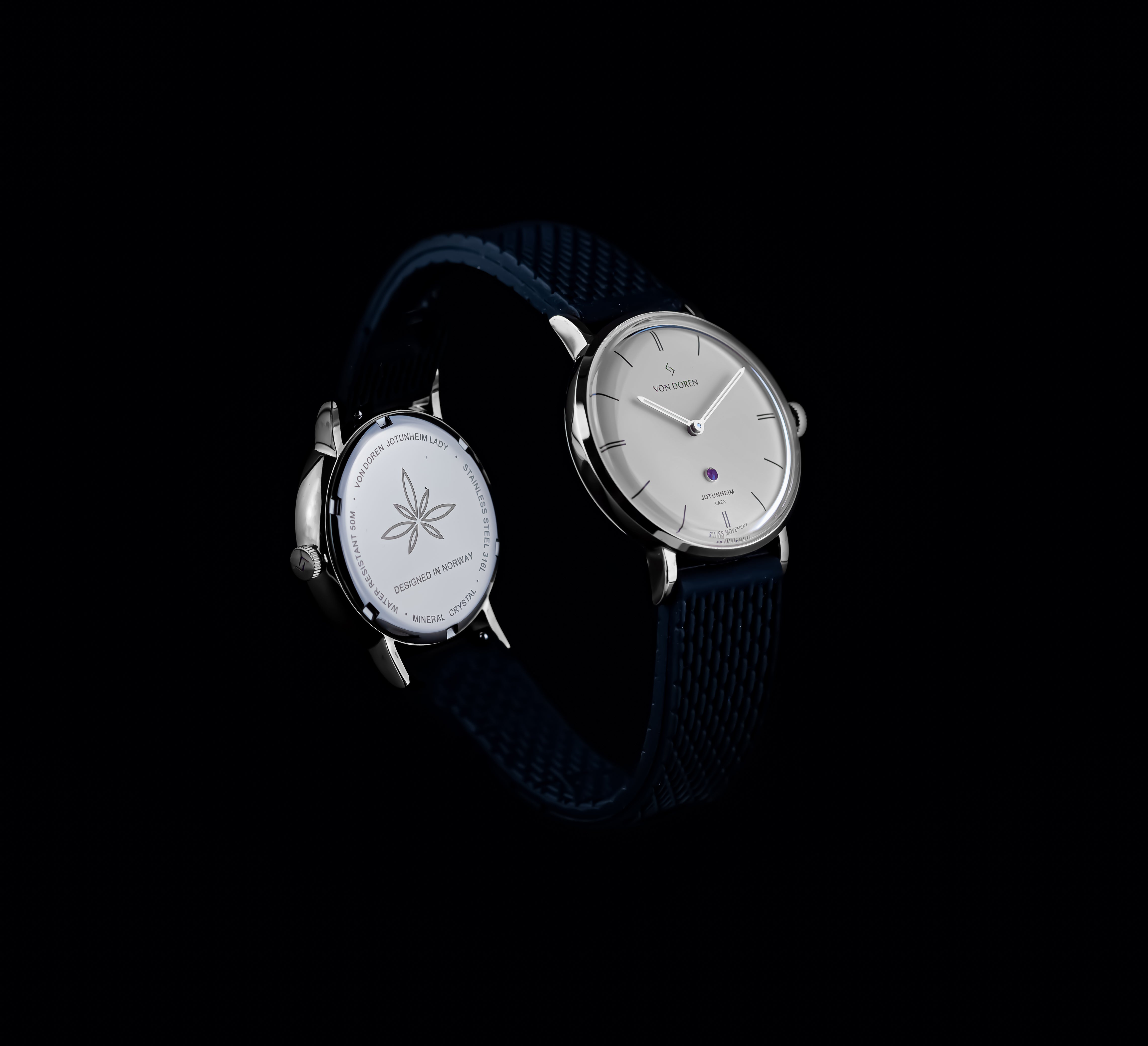 Von Doren klokke . Modelle Jotunheim Lady frage Snow White. Med speileffekt.