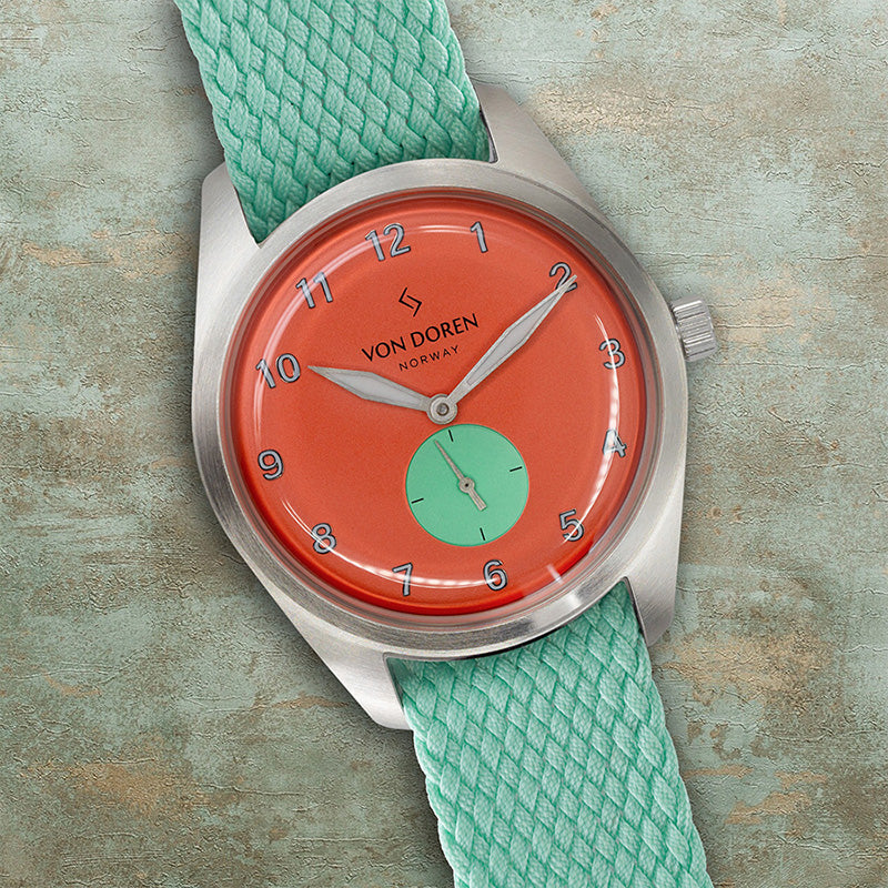 Von Doren Runde Candy Chili med rød tallskive, mintgrønn subdial og matchende mintgrønn perlonrem.