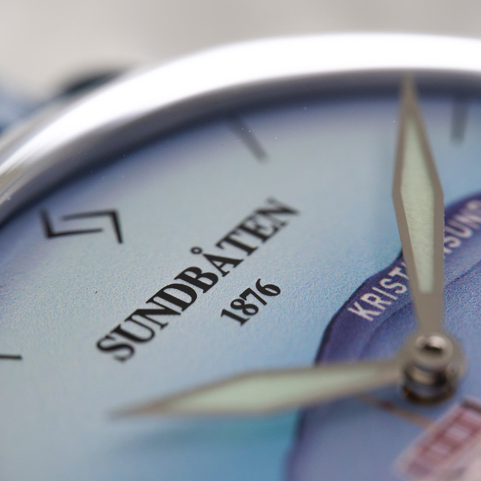 Nærbilde av skiven til Sundbåtklokka