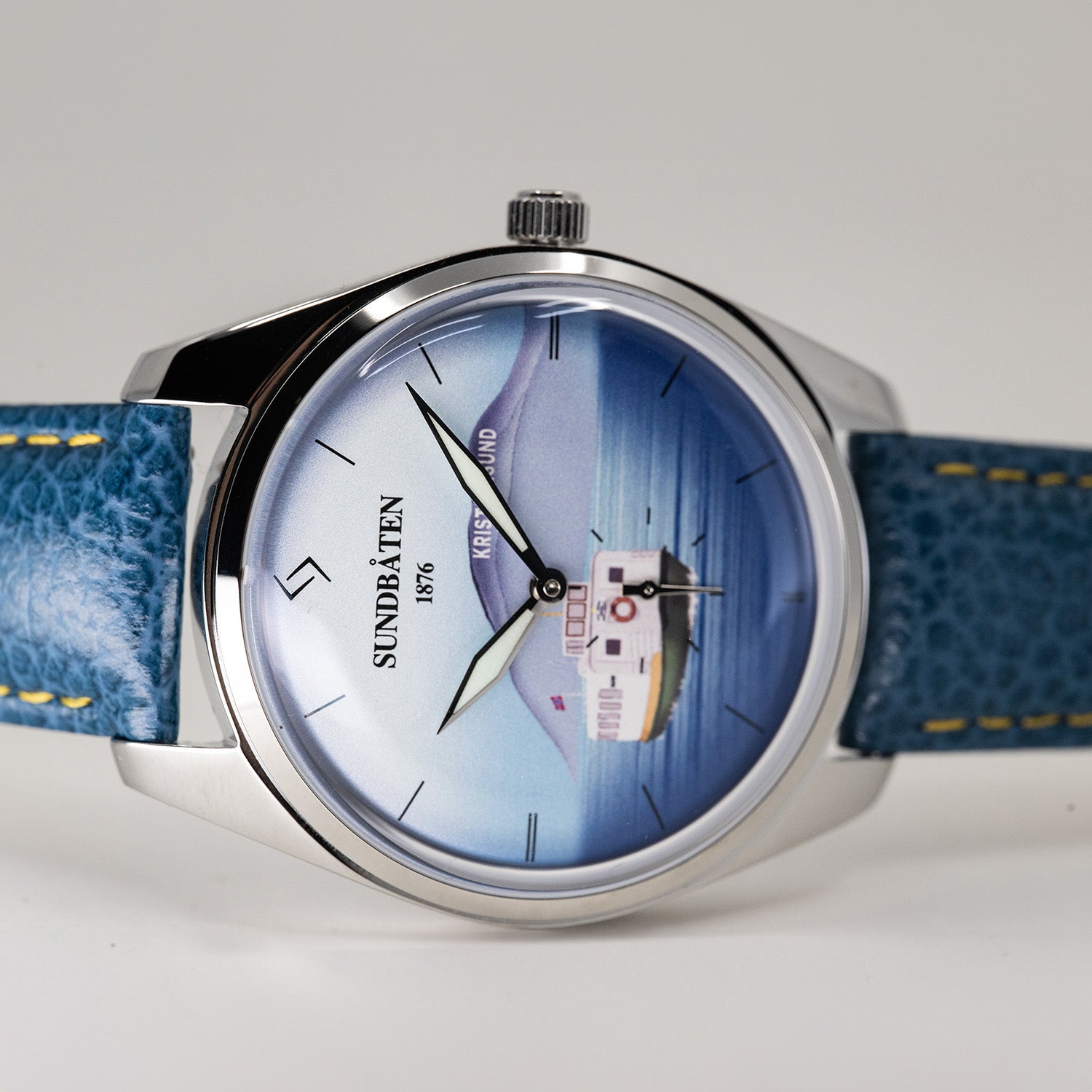 Sundbåtklokka Rapp liggende på et bord