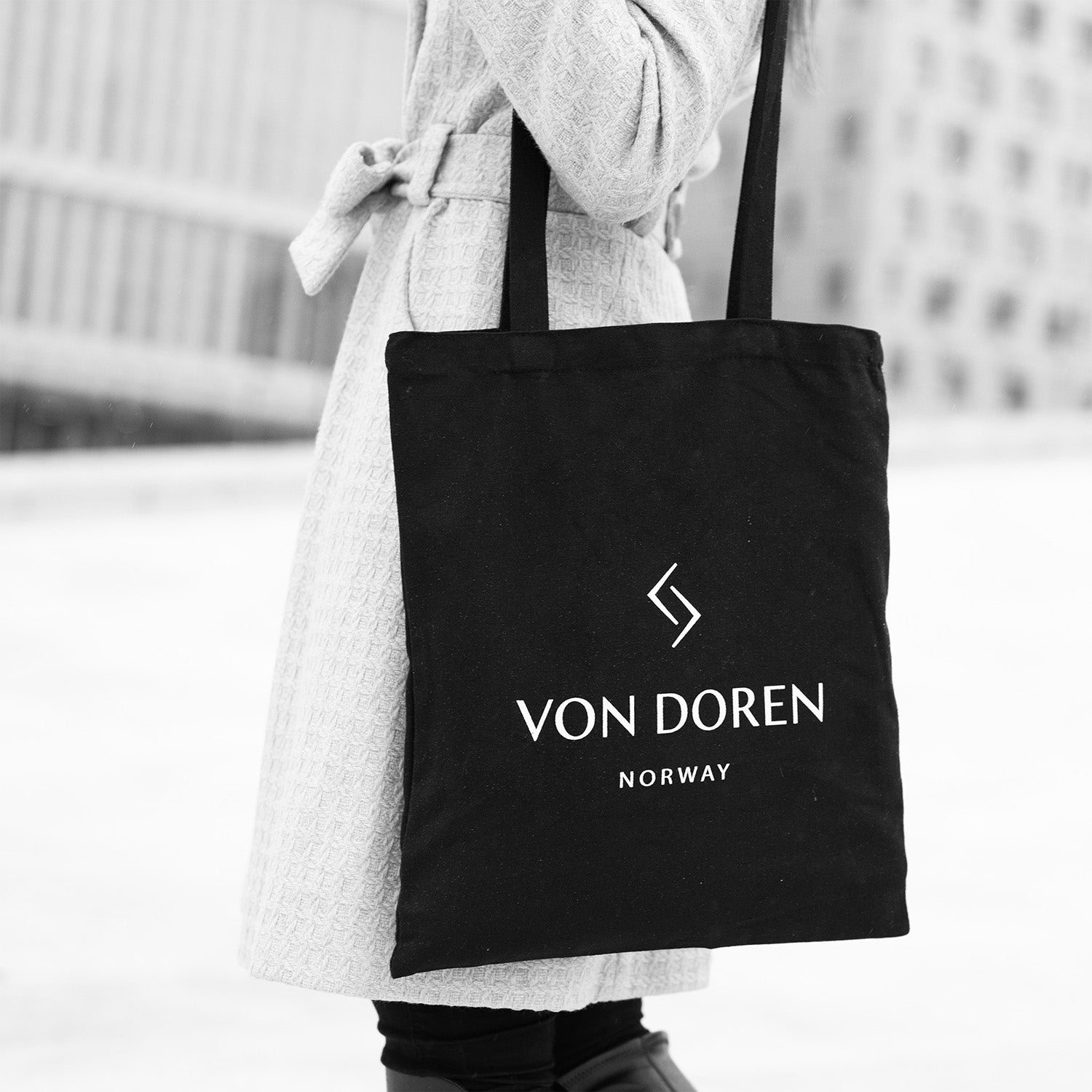 Von Doren Tute-over skulderen på dagtid.