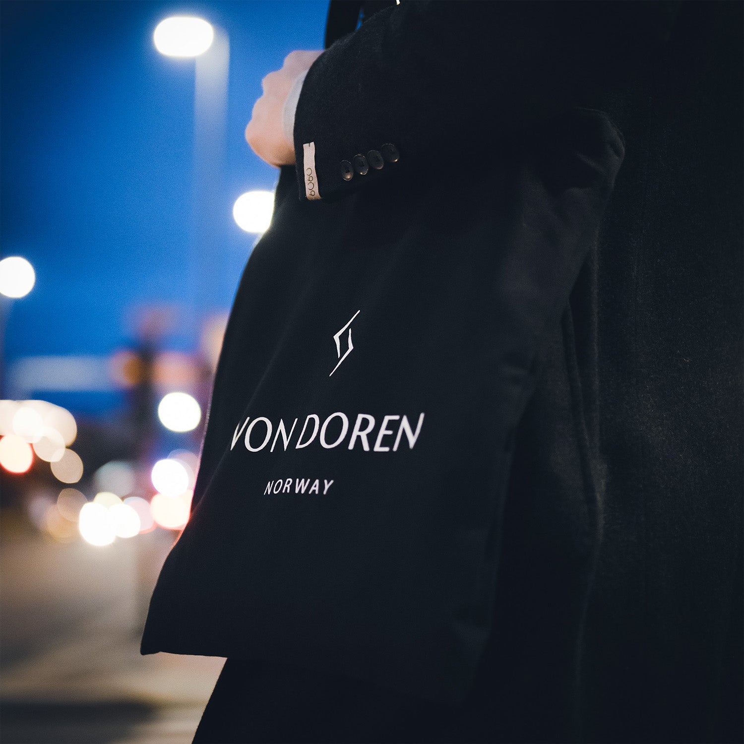 Von Doren Tute-Bag i armen, på kvelden.